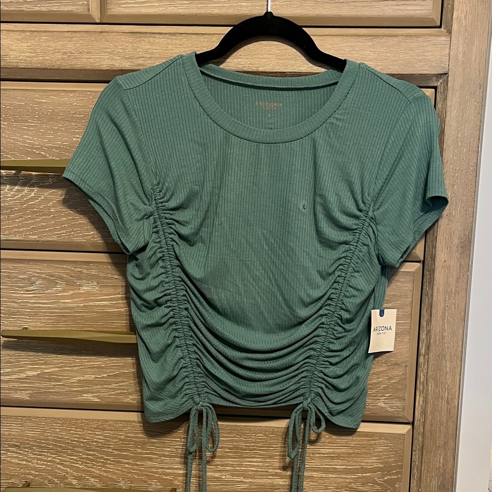 Arizona Jean Company Tahoe Green Ruched Short Sleeve Top. Size L NWT!